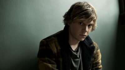 American Horror Story : Après les cheveux bleus, Evan Peters s'essaie au violet