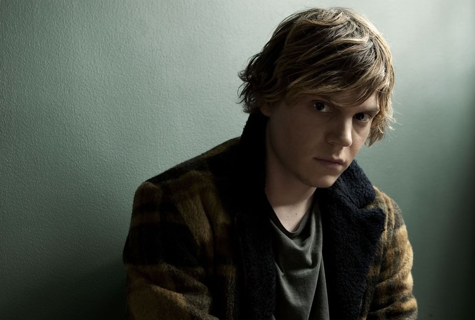 AHS : Evan Peters au milieu d’une scène de sexe WTF dans Apocalypse