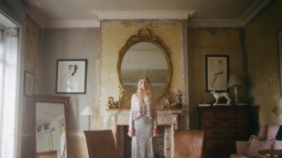 Sophie Turner passe derrière l&rsquo;objectif de Cole Sprouse pour un (sublime) shooting