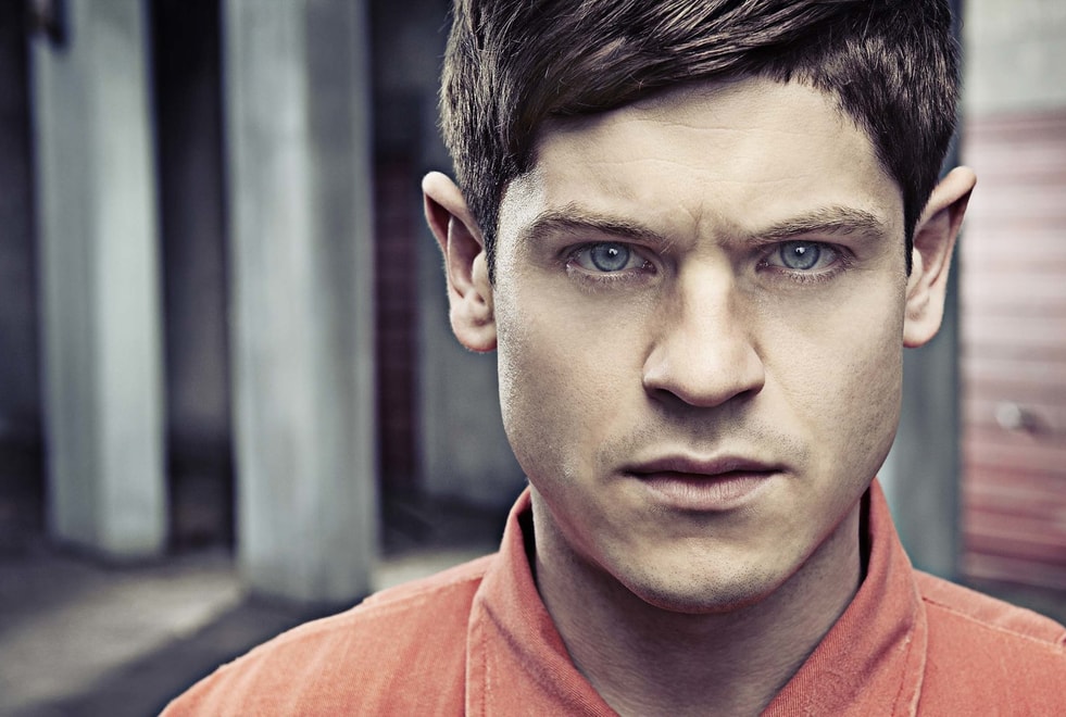 Iwan Rheon sur le remake de Misfits : « ça va être dur de trouver un nouveau Simon »