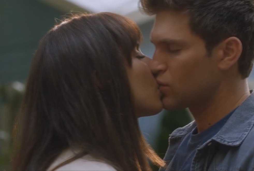 Pretty Little Liars : Troian Bellisario (Spencer) défend la fin de Spoby !