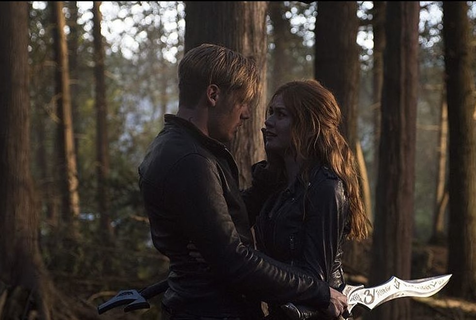 Shadowhunters saison 3 : une photo de tournage dévoilée par Katherine McNamara