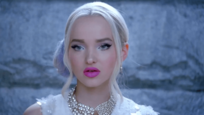 Riverdale : Dove Cameron vient-elle de confirmer son rôle de Sabrina l'apprentie sorcière ?