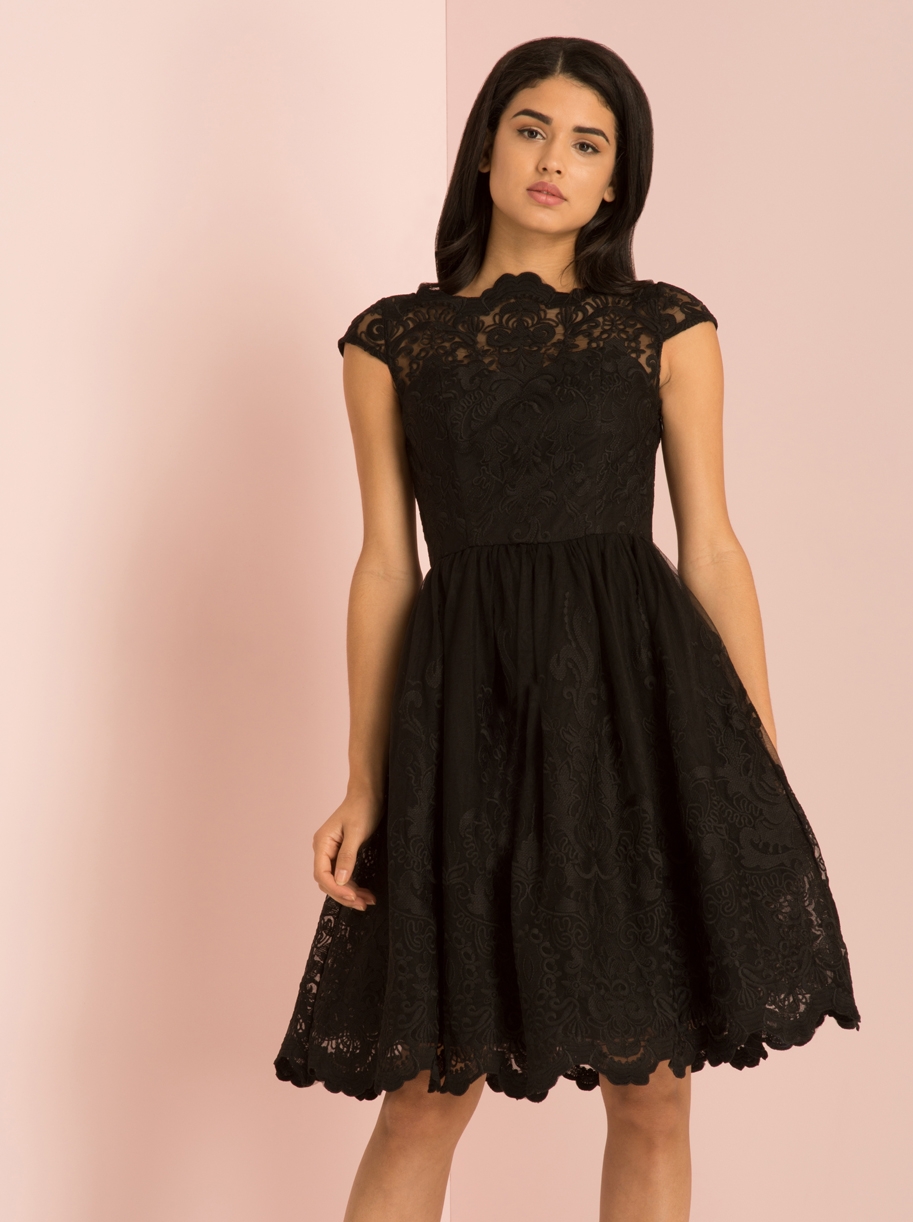Une petite robe noire, la base quoi