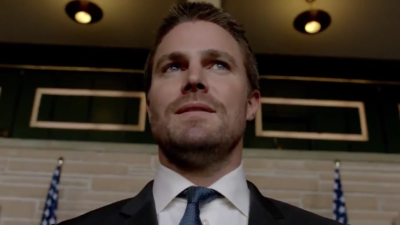 Arrow saison 6 : Oliver Queen invite Bruce Wayne dans l&rsquo;Arrowverse