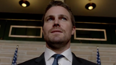 Arrow saison 6 : Oliver Queen invite Bruce Wayne dans l'Arrowverse