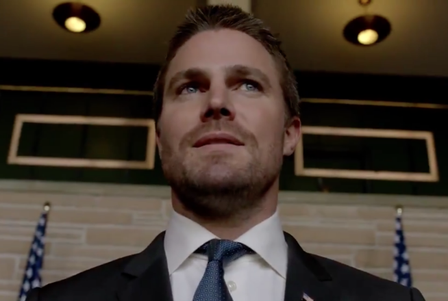 Arrow saison 6 : Oliver Queen invite Bruce Wayne dans l&rsquo;Arrowverse