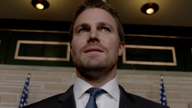 Arrow saison 6 : Oliver Queen invite Bruce Wayne dans l'Arrowverse