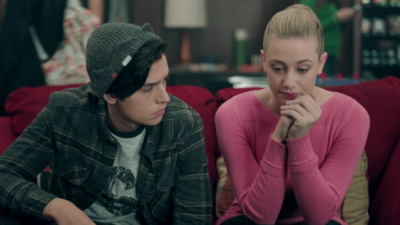 Riverdale : celle qui se mettra entre Jughead et Betty se révèle enfin en photo !