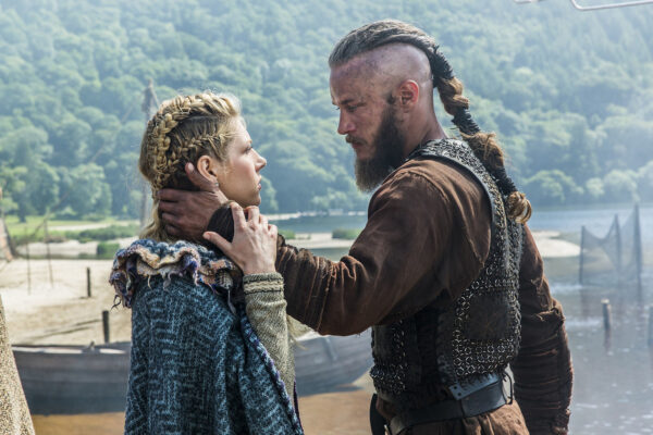 Vikings-Lagertha-Katheryn-Winnick-and-Ragnar-Travis-Fimmel