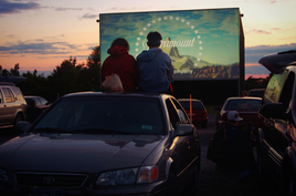 Avec un ciné en plein air