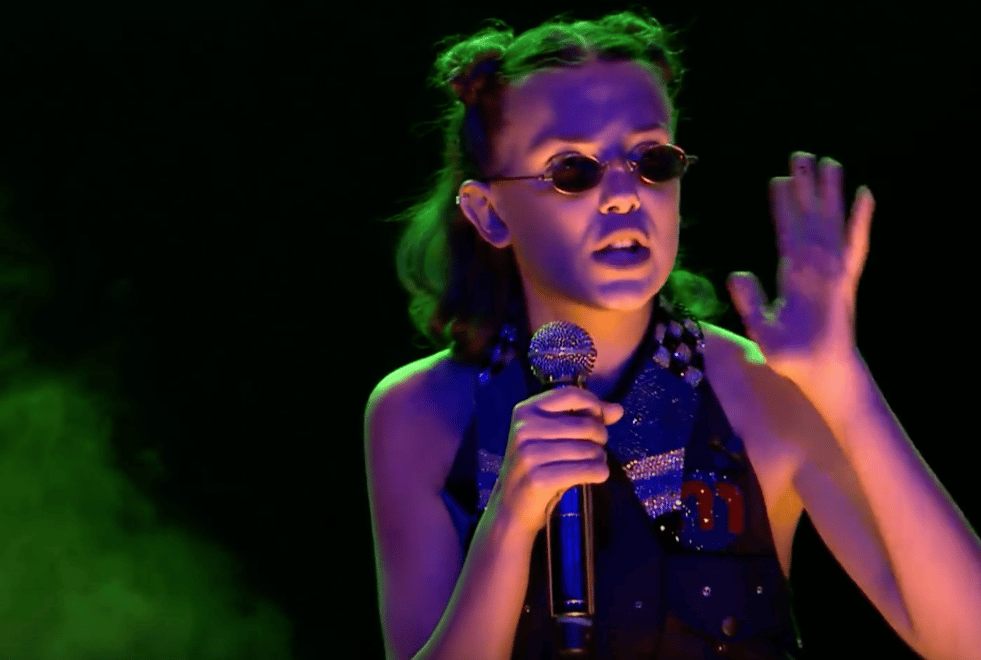 Millie Bobby Brown (Eleven) résume la saison 1 de Stranger Things dans un rap magistral