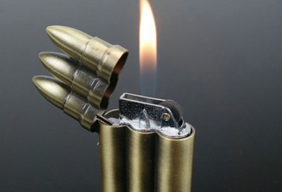 Je fume, j'ai toujours un briquet sur moi 