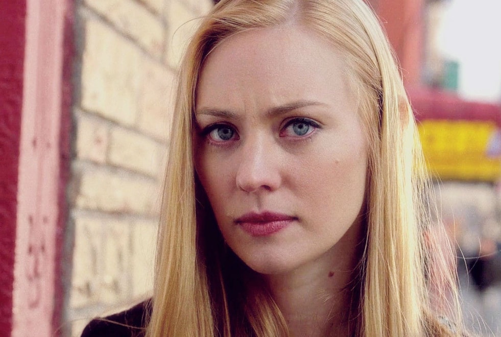Daredevil : Deborah Ann Woll souhaite que le passé de Karen Page soit exploré