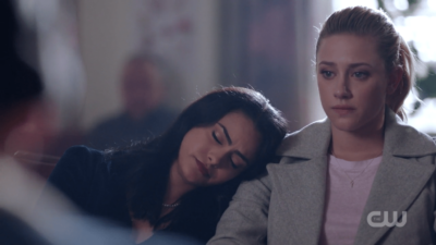 Riverdale saison 2 : de grosses tensions entre Betty et Veronica à cause de&#8230;