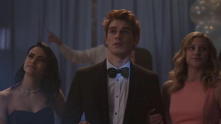 Riverdale : la saison 2B centrée sur les histoires d’amour et d’amitié ?!