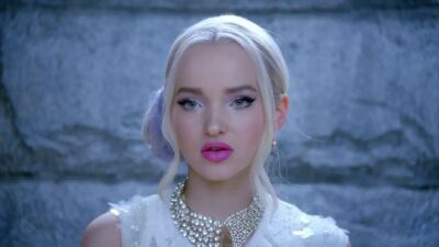 Riverdale : Dove Cameron vient-elle de confirmer son rôle de Sabrina l’apprentie sorcière ?