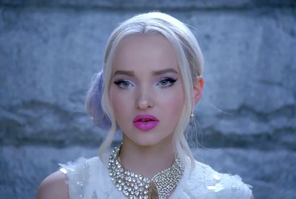 Riverdale : Dove Cameron a t-elle confirmé son rôle dans Sabrina l’apprentie sorcière ?