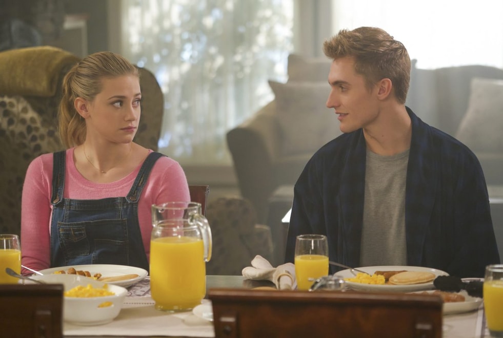 Riverdale : Betty ressemble bien plus à son frère Chic qu’on ne le pense