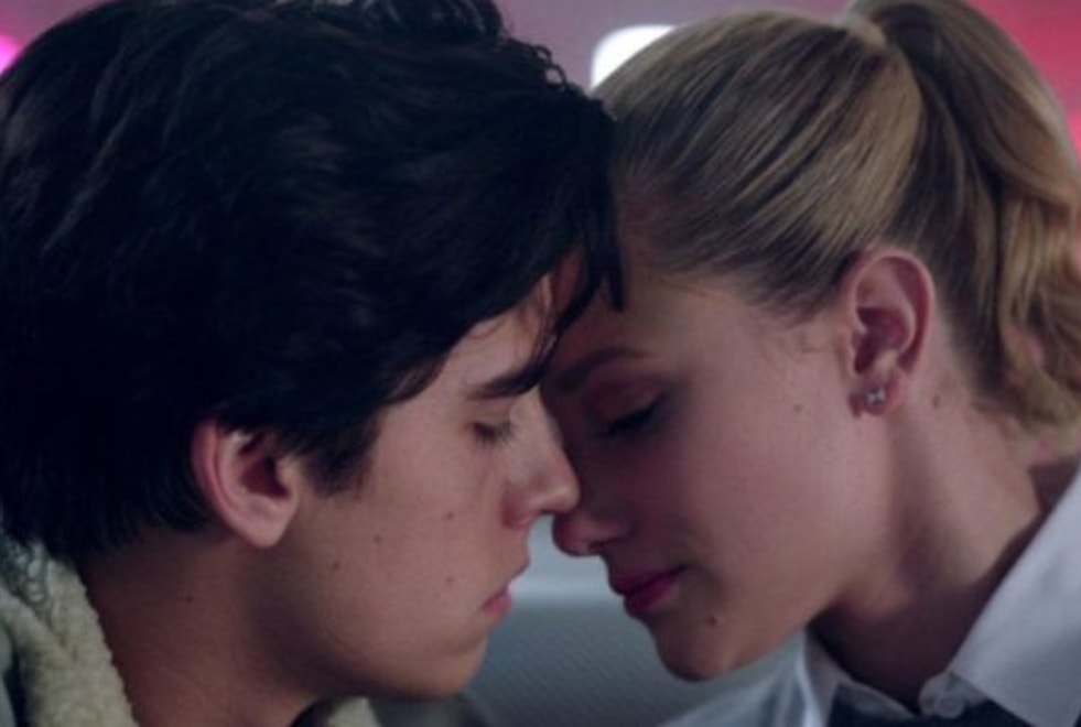 Riverdale : les conseils surprenants de Cole Sprouse & Lili Reinhart au couple Bughead