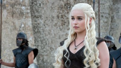 Devinez quelle star mondiale a payé une énorme somme pour regarder Game of Thrones avec Emilia Clarke