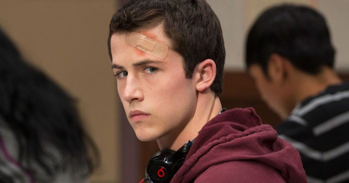 13 Reasons Why : Dylan Minnette adore la scène où il se fait casser la gueule