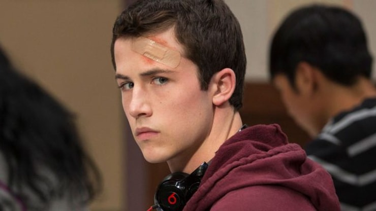 13 Reasons Why : Dylan Minnette adore la scène où il se fait casser la gueule