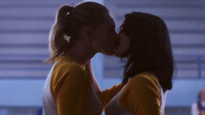 Riverdale : Camila Mendes et Lili Reinhart se lancent dans les conseils sexo (oui, oui)