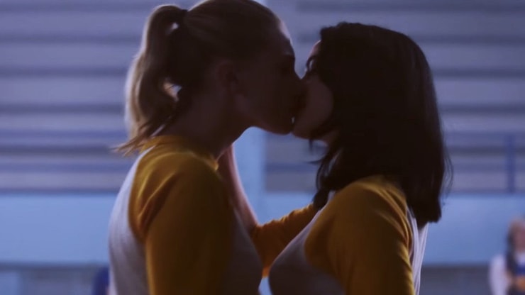 Riverdale : Camila Mendes et Lili Reinhart se lancent dans les conseils sexo (oui, oui)