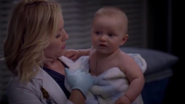 GreysAnatomy10x15BabyinArizonasArms