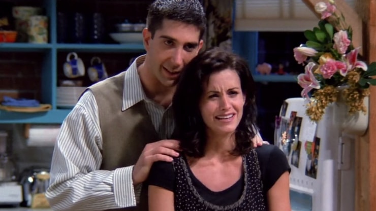 Friends : pourquoi cette théorie sur Monica et Ross bouleverse les fans
