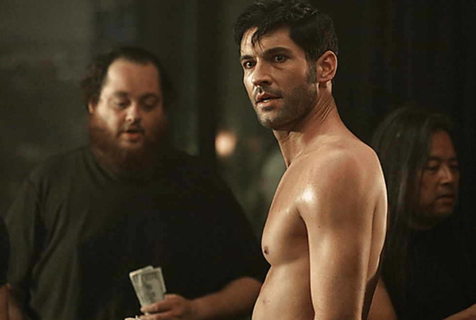 Lucifer : Tom Ellis poste une photo de lui en caleçon sur le tournage