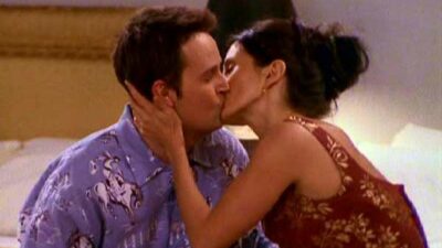 Ces premiers baisers de couples de séries sont loin d&rsquo;être romantiques