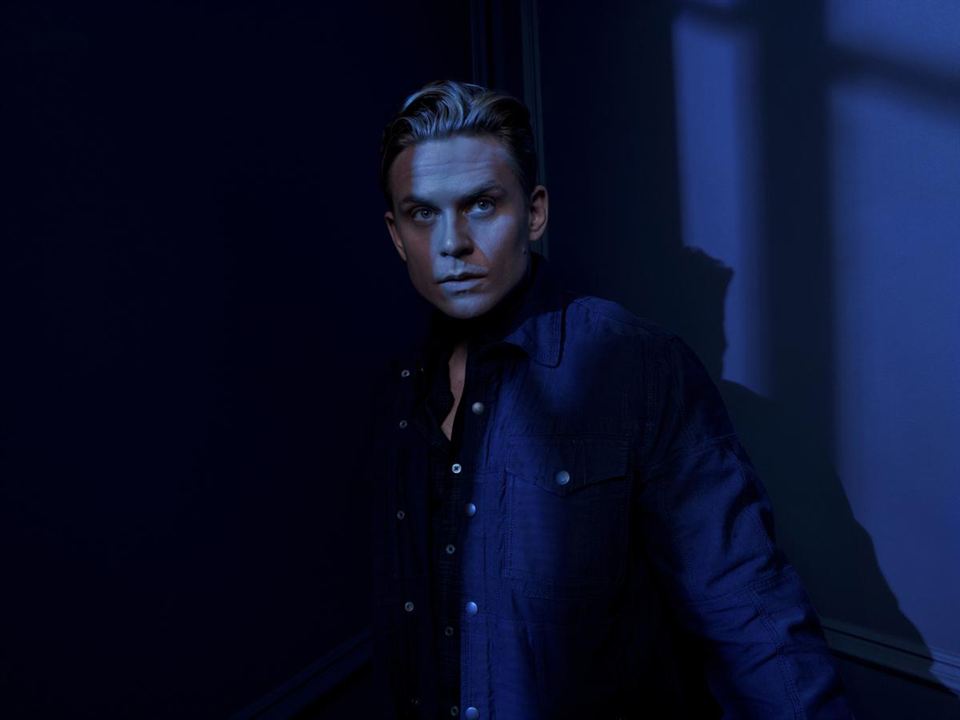Tell Me A Story, Billy Magnussen : "C'est un conte de fées sombre à regarder caché sous une couette" (EXCLU)