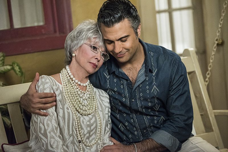 Rita Moreno jane the virgin