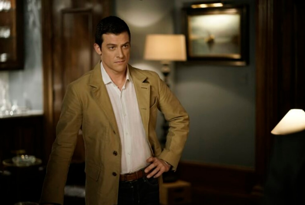 Dynasty saison 2 : James Mackay (Steven) quitte la série