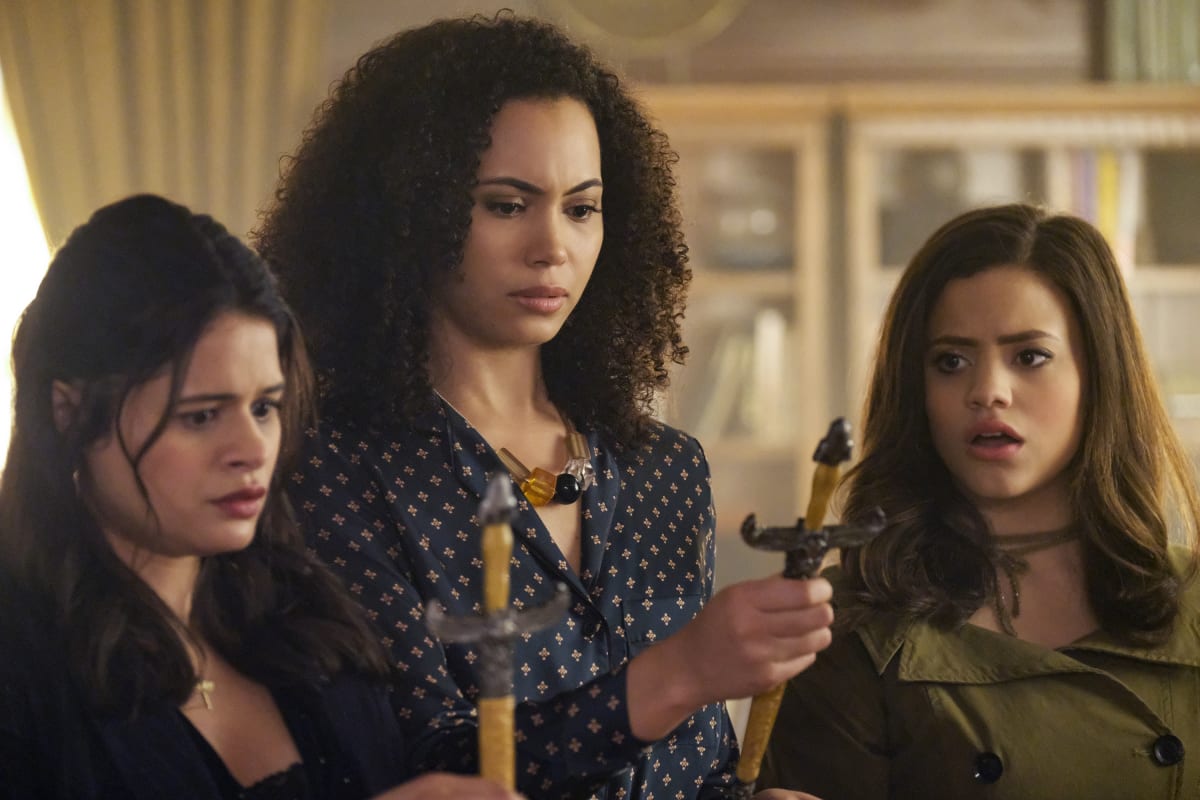 Charmed : on a la PREMIÈRE photo des soeurs du reboot !