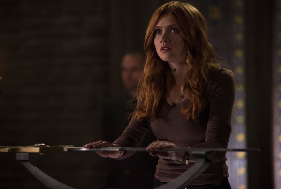 Shadowhunters saison 3B : la mort de Clary confirmée dans le premier teaser ?