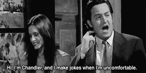 « Bonjour je m'appelle Chandler et je fais de l'humour chaque fois que je suis mal à l'aise. »