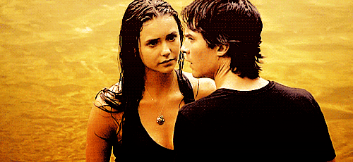 Elena Gilbert et Damon Salvatore