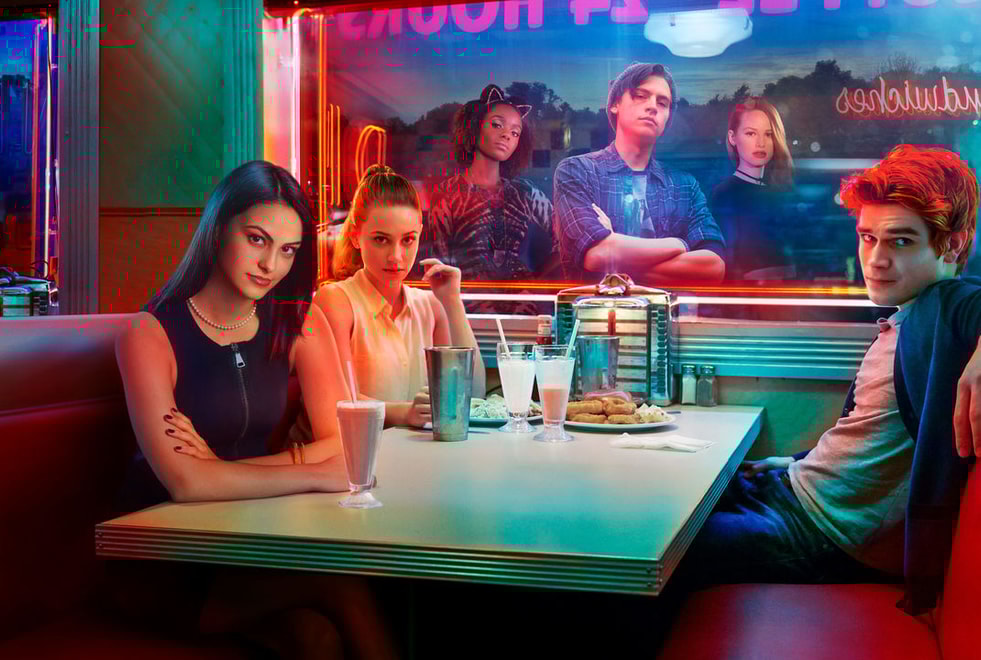 Riverdale : Riley Keough tweete qu’elle veut jouer dans la série… et rejoint la saison 3
