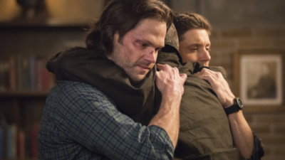 Supernatural : vous allez pleurer devant les photos des retrouvailles entre John, Dean et Sam