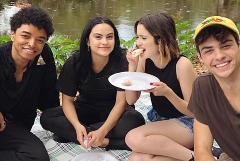 The Stand-In : Noah Centineo et Camila Mendes réunis sur des photos de tournage