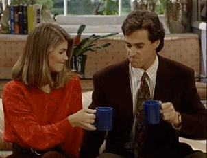 Renverser du café sur ton crush le jour de votre rencontre
