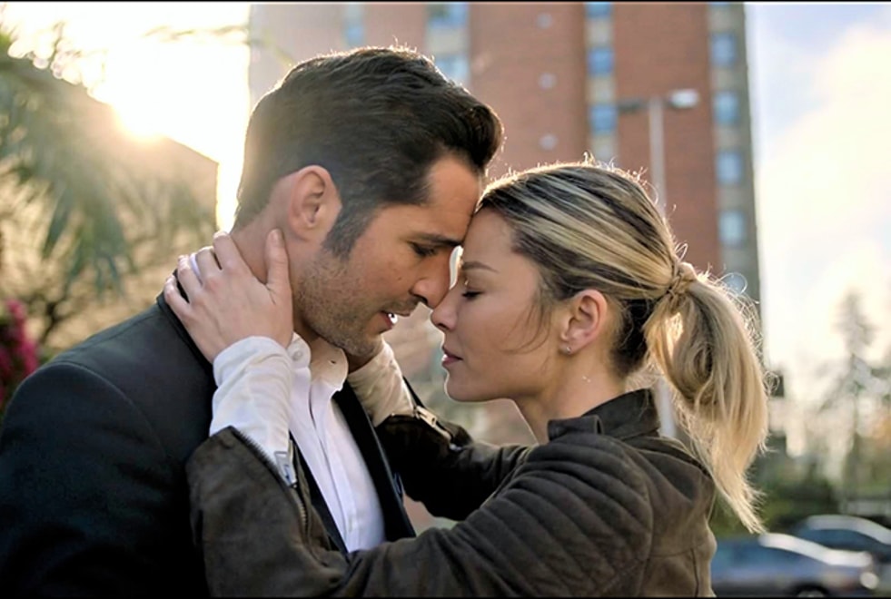 Lucifer : Tom Ellis tease enfin une romance avec Chloe, mais…
