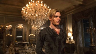 Shadowhunters : Dominic Sherwood partage son souvenir de fan le plus drôle