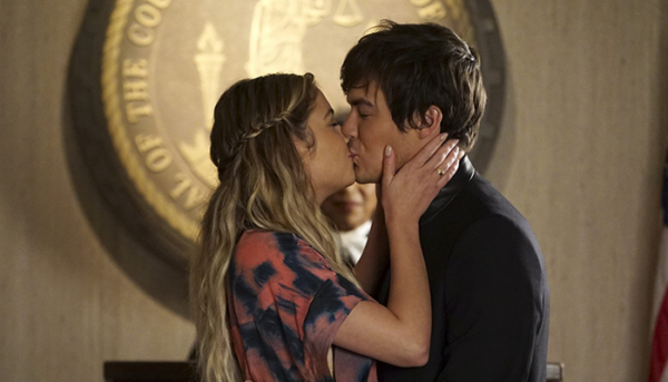 Ashley Benson et Tyler Blackburn - Pretty Little Liars