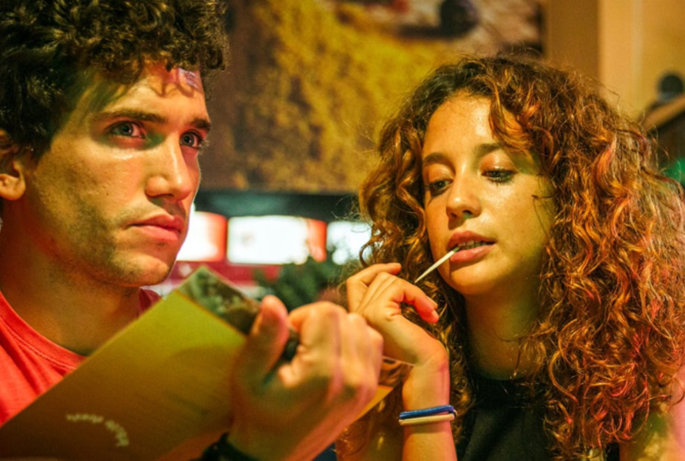 Netflix : Jaime Lorente et María Pedraza s’aiment dans le trailer d’un nouveau film romantique