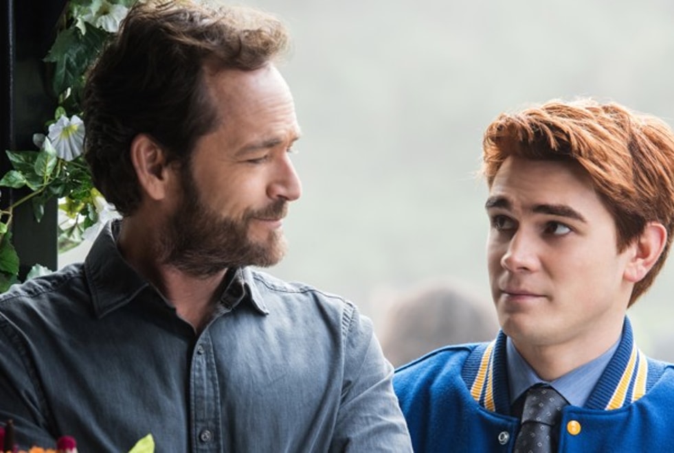 Riverdale : KJ Apa (Archie Andrews) rend hommage à Luke Perry