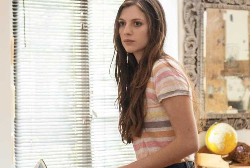 Un avion sans elle : Pénélope-Rose Lévêque : « Le personnage d’Émilie dans la série est très différent du livre »
